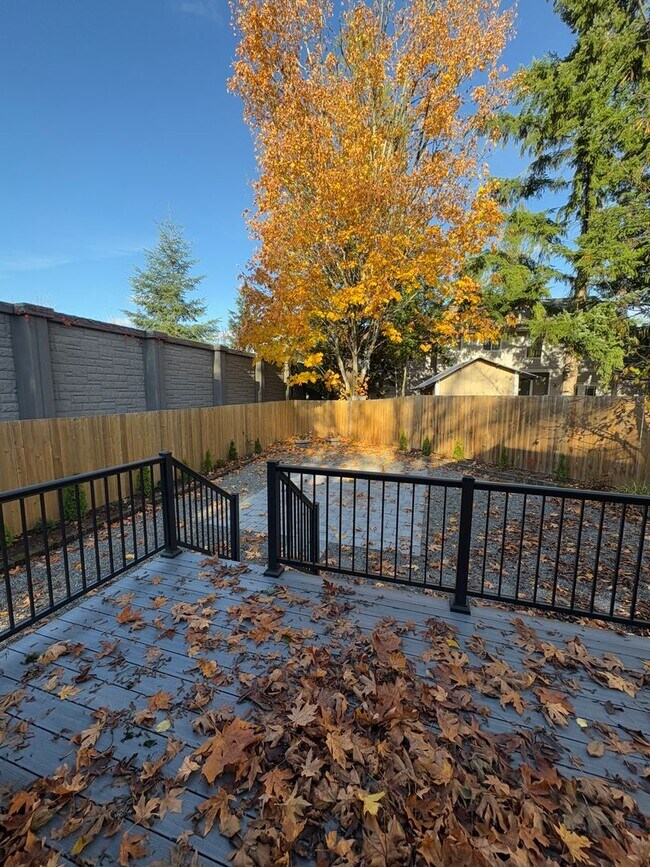 Building Photo - Kirkland Rambler - 3 bedroom 1.75 bath