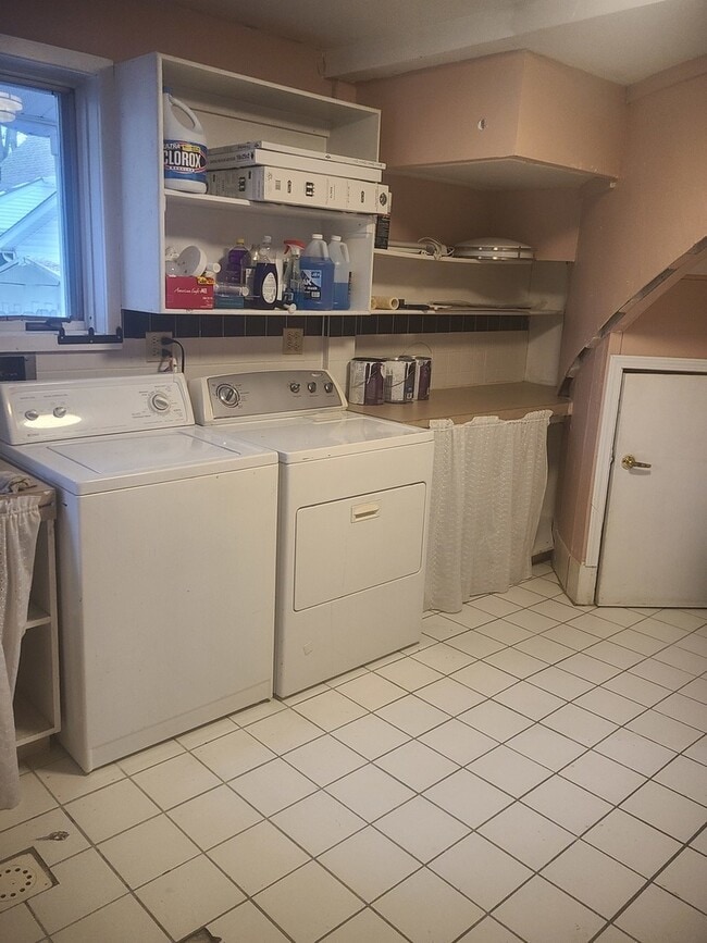 Building Photo - 630 Whitney Ave