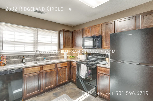 Building Photo - 2502 Ridgeland Cir