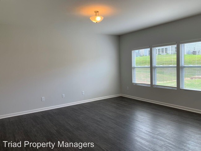 Building Photo - 3 br, 2.5 bath House - 106 Aden Place
