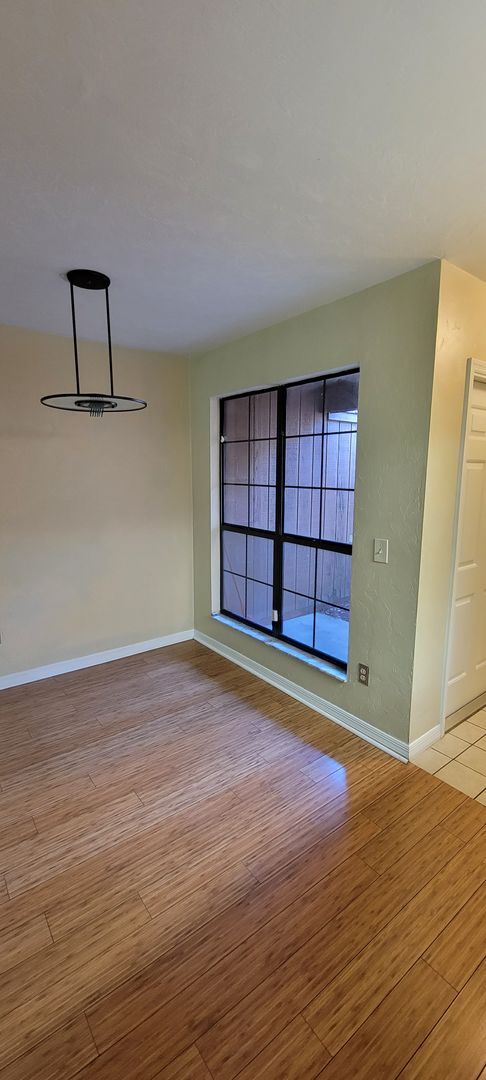Building Photo - 2 Bedroom/2 Bath Townhome in Rockwood Villas