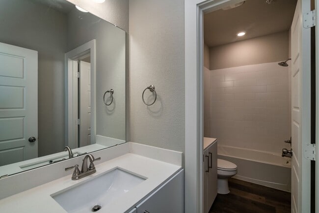 Building Photo - GORGEOUS 2 BEDROOM FOUR PLEX LOCATED IN MIDLOTHIAN ISD!