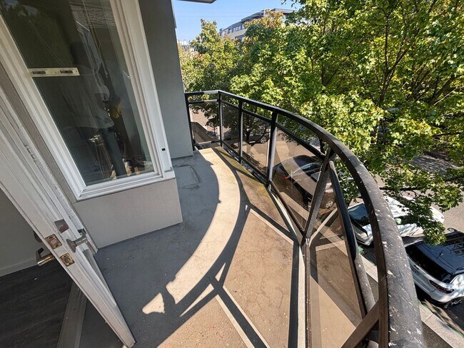Building Photo - 2 Bedroom, 2 Bath 920sq ft with Private Pa...