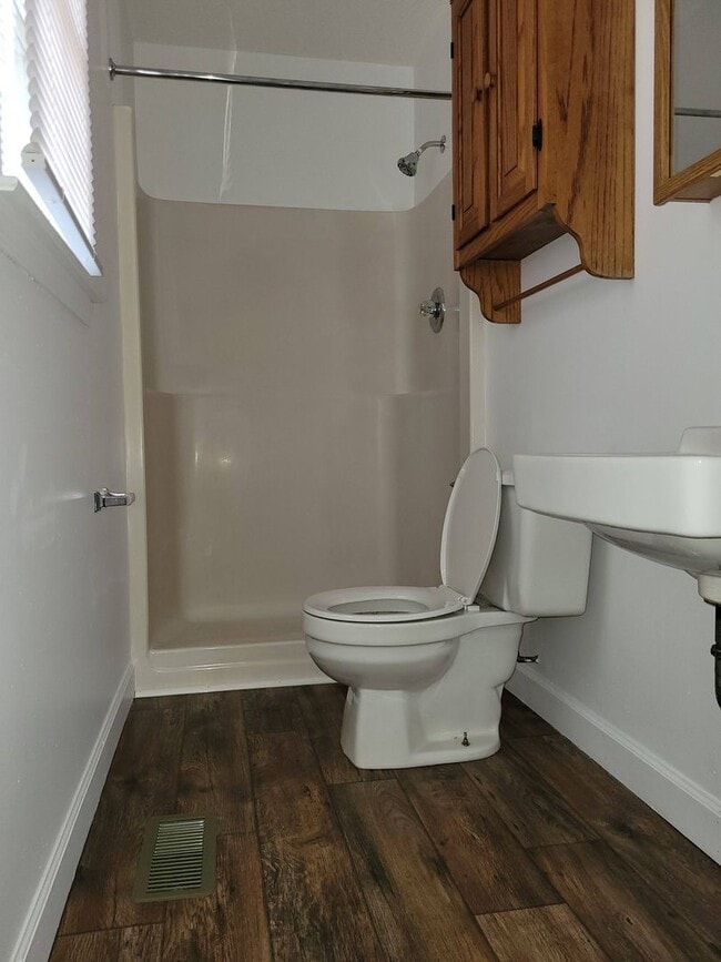 Building Photo - Ready to Move in