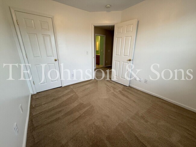 Building Photo - Charming 3-Bedroom Home with Modern Comfor...