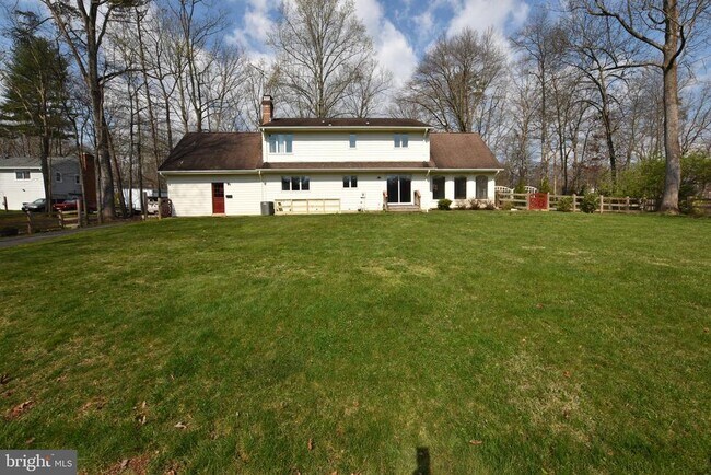 Building Photo - 124 Lakeland Dr