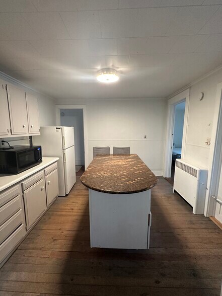 Building Photo - 50 Main St