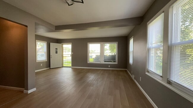 Building Photo - 5117 W Fairmount Ave