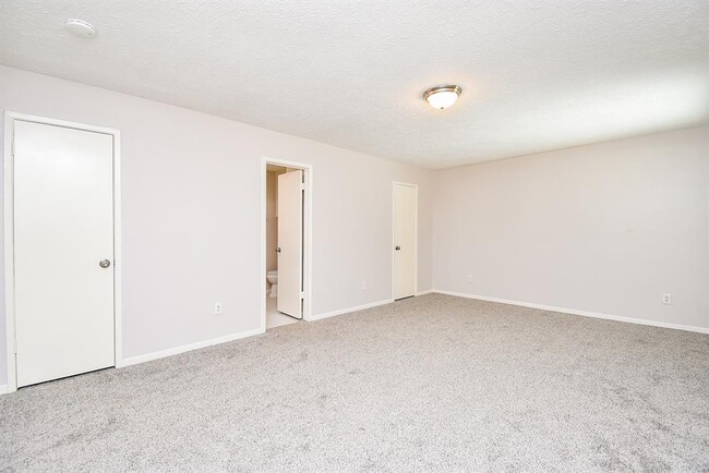 Building Photo - 2931 Jenny Dr