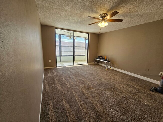 Living Room - 2700 N Highway A1A