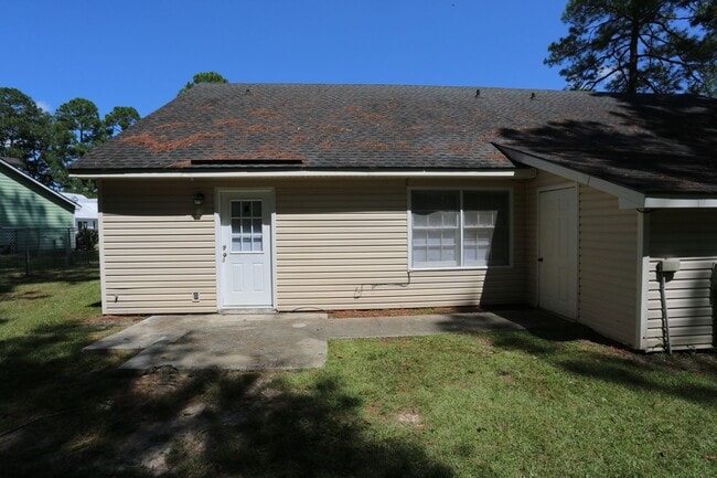 Building Photo - 3 Bedroom at Countryside