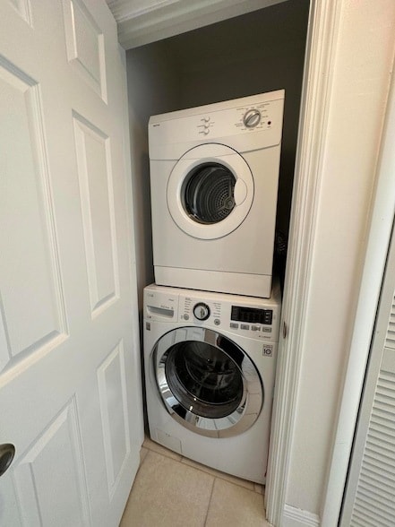 Building Photo - 1203 Town Center Dr