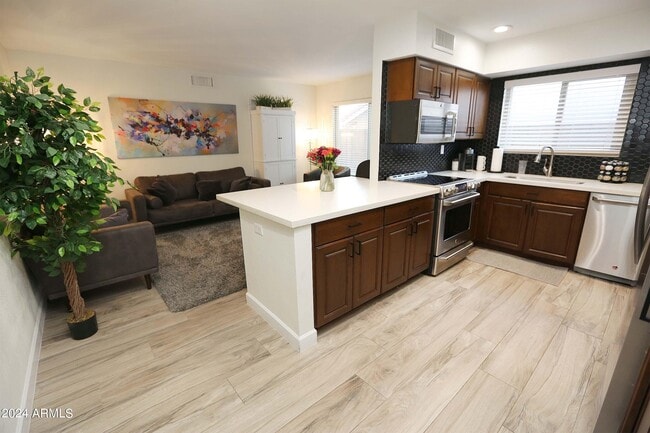 Building Photo - 11271 E Poinsettia Dr