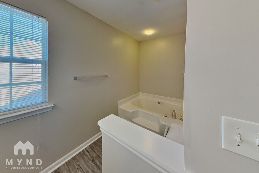 Building Photo - 12015 Creek Turn Dr