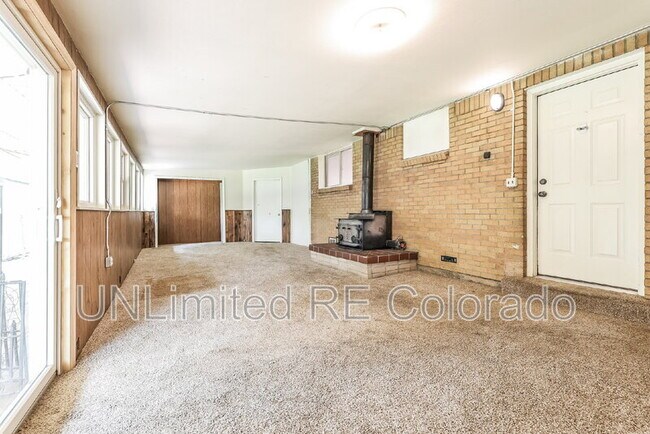 Building Photo - 6646 S Kit Carson St