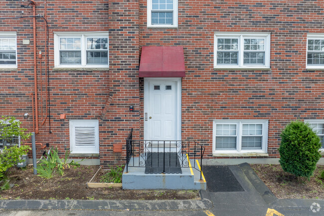 Entrance - 307 Washington St
