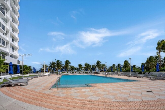 Building Photo - 100 Lincoln Rd