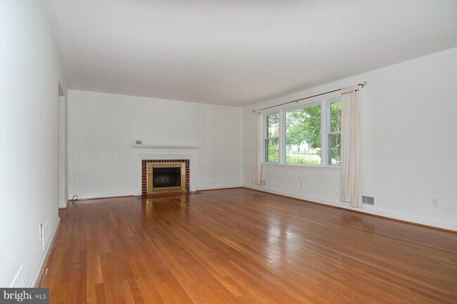 Building Photo - 5504 Beech Ave