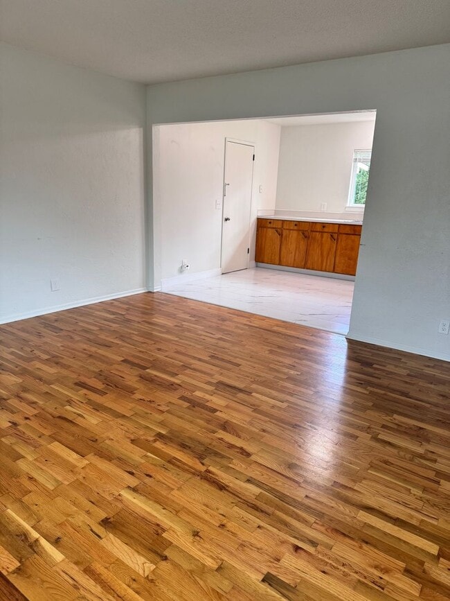 Building Photo - Charming 2-Bedroom Home with Spacious Back...