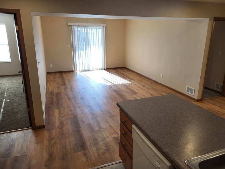 Building Photo - 931 Minns Dr