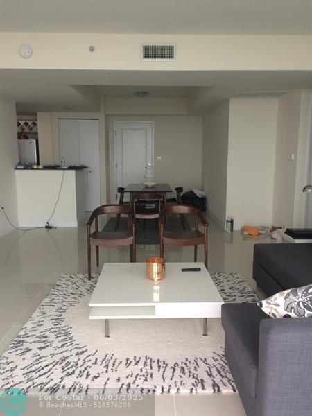 Building Photo - 1861 NW S River Dr