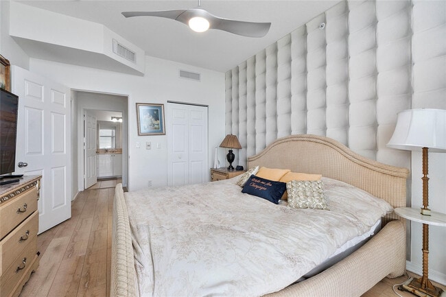 Building Photo - 625 Casa Loma Blvd