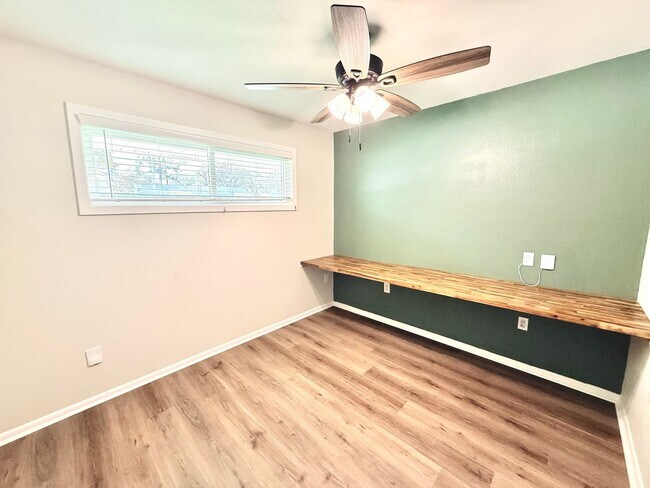 Building Photo - 2235 E Contour Dr