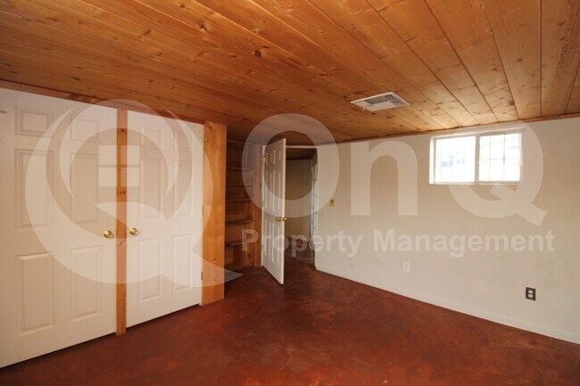 Building Photo - 1019 N Catalina Ave