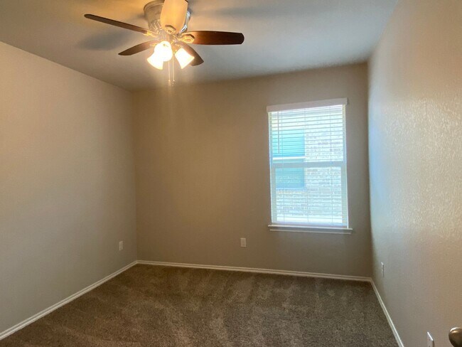 Building Photo - 240 Bethann Dr
