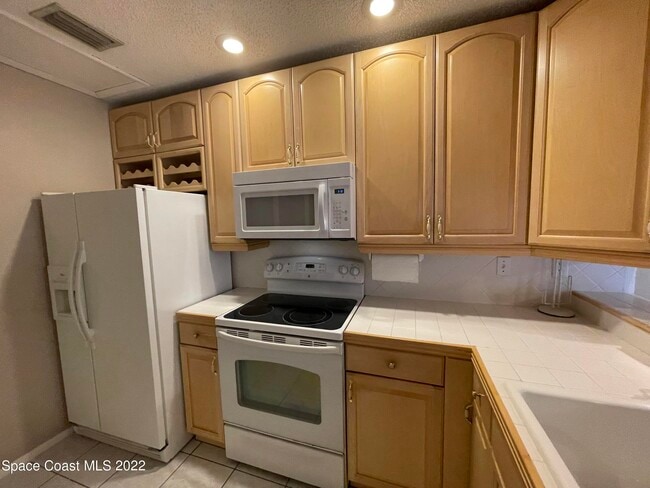 Building Photo - 1425 Malibu Cir NE