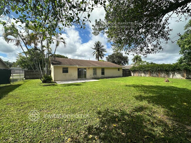 Building Photo - 127 Dove Cir