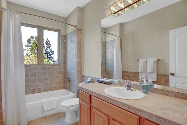 Building Photo - 10503 E Meadow Run