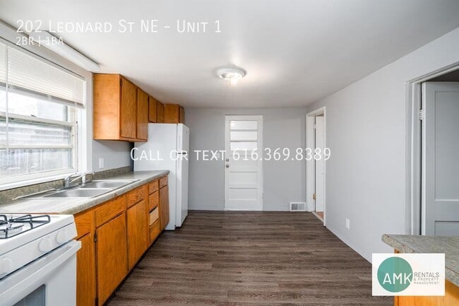 Building Photo - 202 Leonard St NE