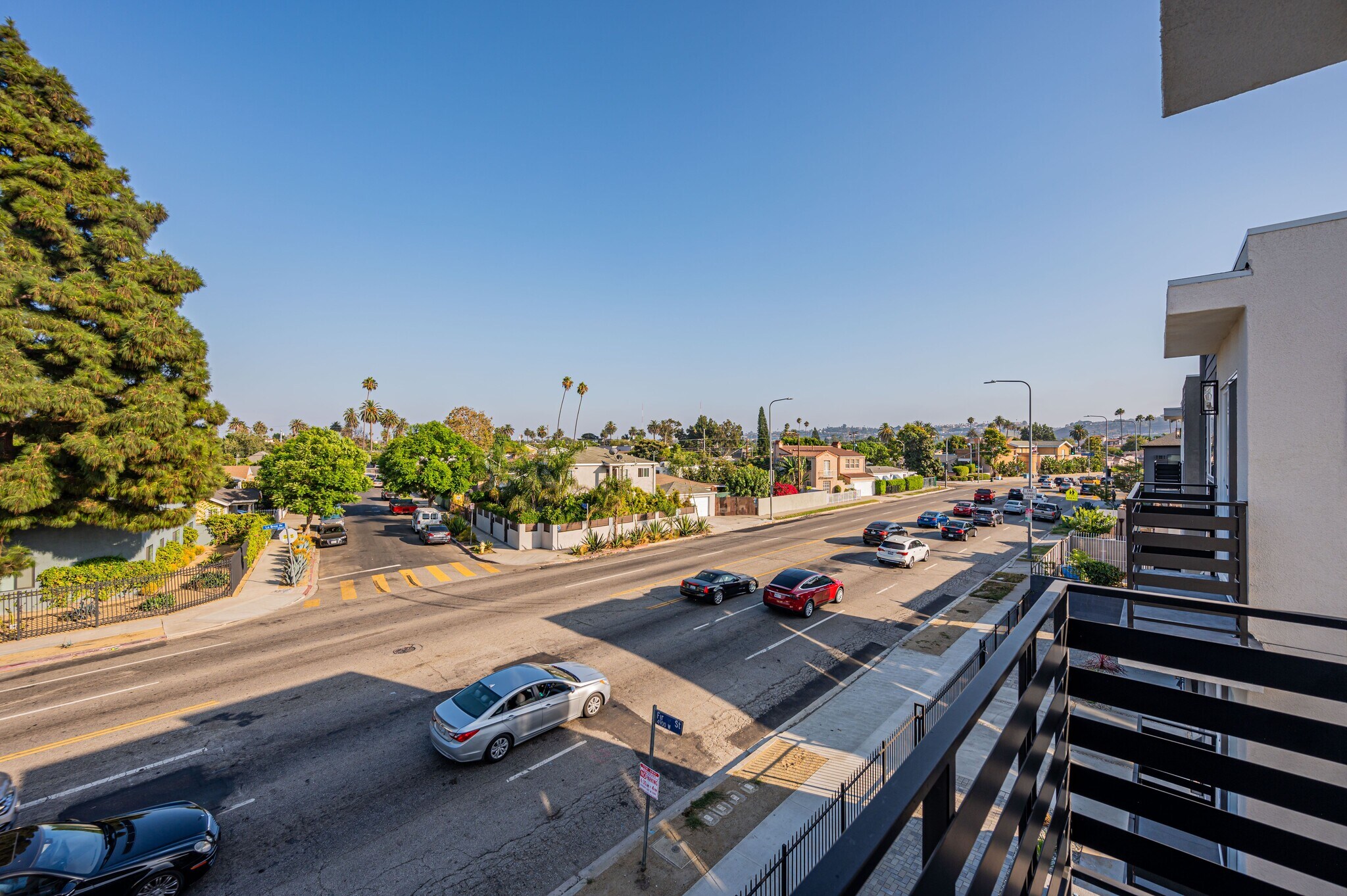Building Photo - 2733 S La Brea Ave