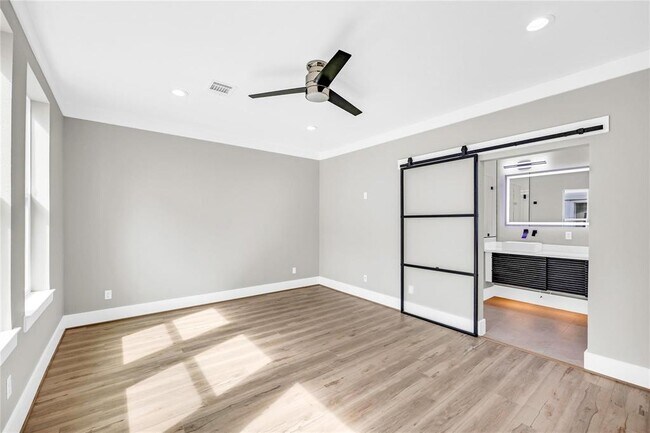 Building Photo - 604 W 28th St