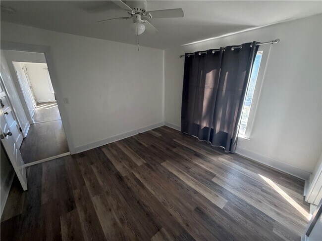 Building Photo - 620 S 2nd St