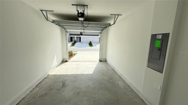 Building Photo - 837 Lynx St
