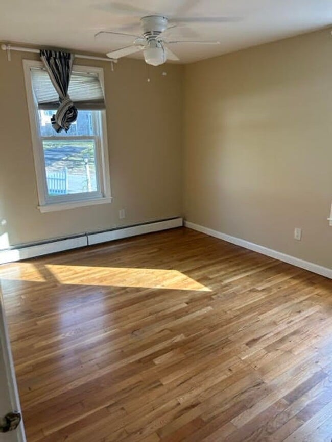 Building Photo - South Dennis Year Round 3 Bedroom House