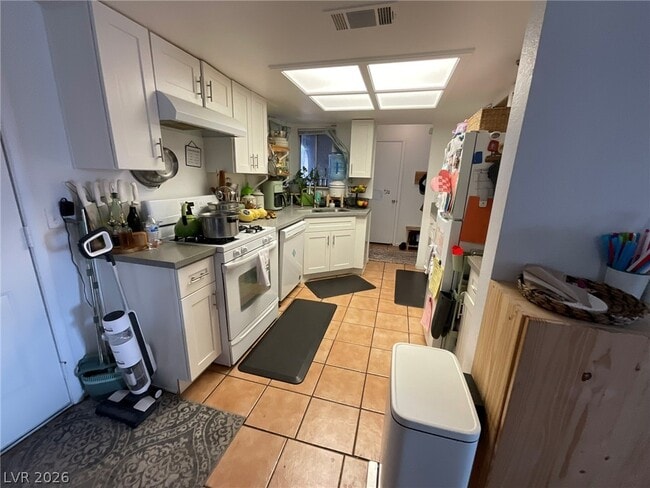 Building Photo - 707 Honeybee Ct