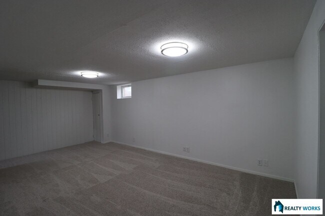 Building Photo - Charming 3-Bed Home