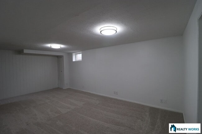 Building Photo - Won't last long, 3 bedroom, 2 bath house f...