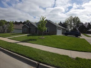 Building Photo - 3 bd, 2 ba house in E Columbia in great move-in shape, fenced, corner lot, w/d provided.