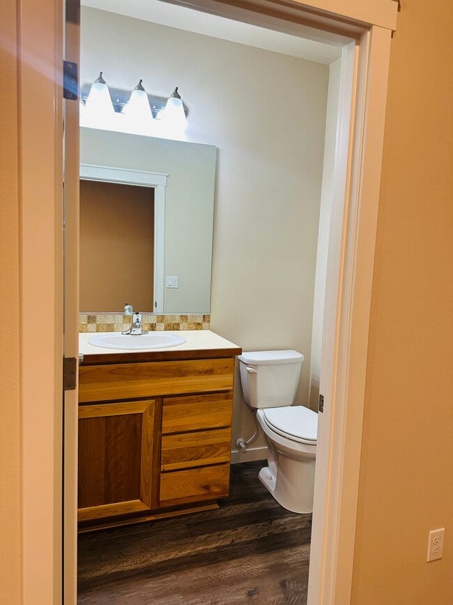 Building Photo - Spacious Duplex in Badger Mountain South