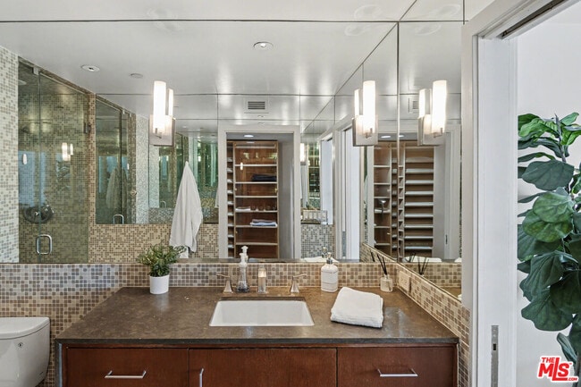 Building Photo - 720 Huntley Dr