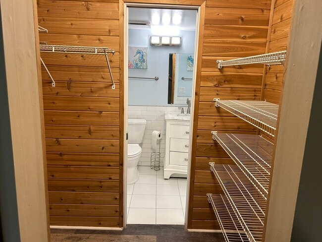 Building Photo - 1687 Brookhouse Cir