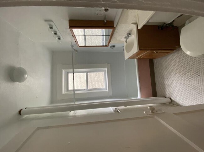 Building Photo - bedroom in Boston MA 02134