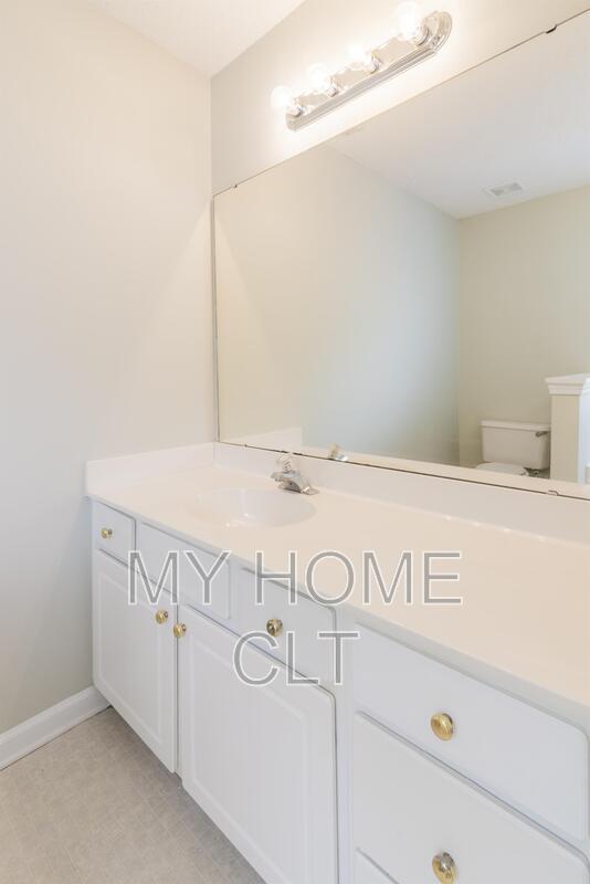 Building Photo - 12025 Brownestone View Dr