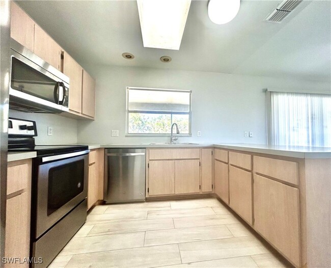 Primary Photo - 1203 SW 34th St