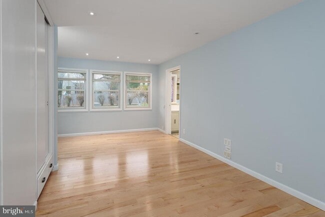 Building Photo - 384 Walnut Ln