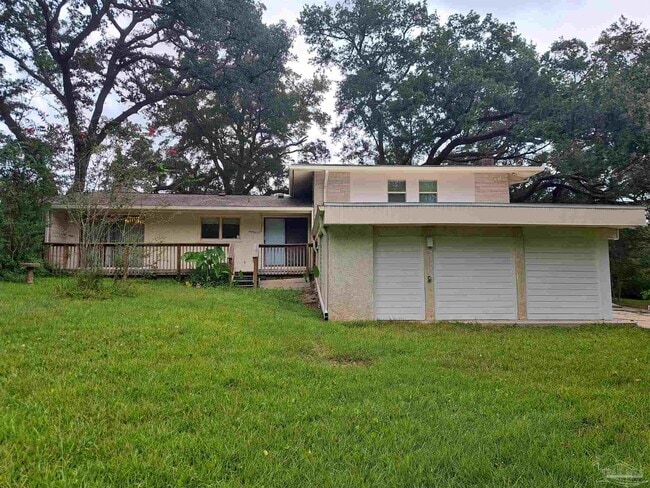 Building Photo - 8598 Meadowbrook Dr